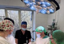 Гігантську пухлину вагою 7,4 кг успішно видалили у Вінниці