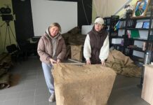 Кожен вузол — захист для воїна: у Бершаді виготовляють маскувальні сітки для Сил оборони