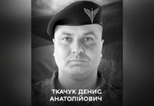 Вінницька громада проводжає в останню путь військовослужбовця Дениса Ткачука
