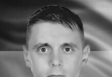 Вінницька громада прощається із полеглим Захисником Сергієм Ростківським