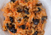 Тушкована капуста з чорносливом: пісний рецепт до різдвяного столу