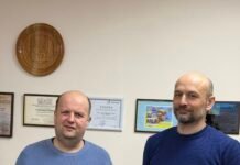 У Вінниці через несправність автомобіля на коліях був зупинений рух трамваїв. Фото та відео