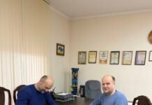 У Вінниці відзначили працівників поліції, які врятували вагітну жінку від самогубства. Фото