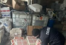 На Вінниччині рятувальники ліквідували загоряння гаражу в приватному будинку. Фото