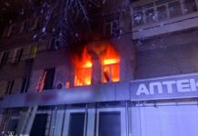 Загоряння на Театральній: рятувальники евакуювали літню жінку