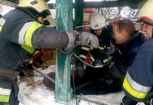На Вінниччині врятували чоловіка, який впав у 10-метрову криницю