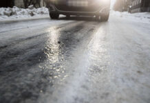 Складні погодні умови на Вінниччині: водіїв закликають бути обережними