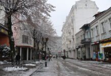 На Вінниччині підлітки врятували життя чоловіка, який провалився в озеро. Фото