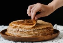 Гречані млинці з сиром і зеленню