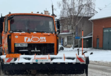 Вінничан просять не залишати авто на тротуарах і вздовж доріг