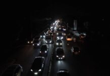 Вінничанам нагадують, як безпечно водити авто під час відключень світла