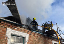 У Вінниці загорівся дах житлового будинку