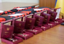 На Вінниччині родинам загиблих військових вручили посмертні нагороди