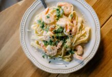 Паста з креветками у вершковому соусі: ідея романтичної вечері до Дня святого Валентина