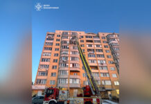 У Вінниці врятували пенсіонера через вікно 8-го поверху
