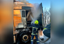 Через несправність електрики на Вінниччині зайнялися дві вантажівки