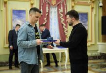 Президент відзначив двох вінницьких волонтерів «Золотим серцем»