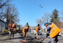 Після зими у Вінниці розпочали ремонт пошкоджених доріг