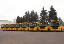 У громади Гайсинського району передали 8 інклюзивних шкільних автобусів