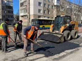 У Вінниці на ремонті доріг працюють вісім ремонтних бригад