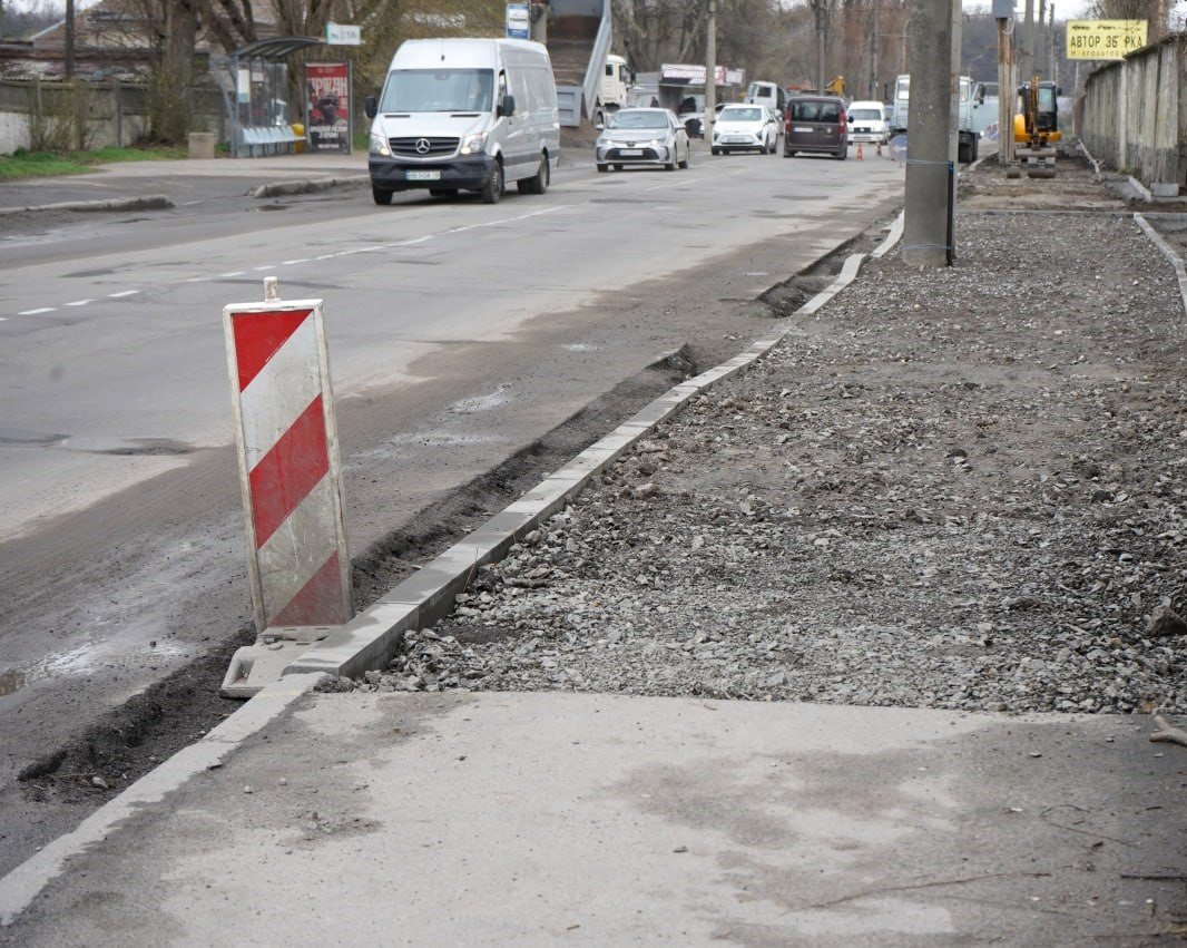 Понад 3 кілометри доступності: на вулиці Зулінського розпочали масштабне облаштування безбар’єрного...
