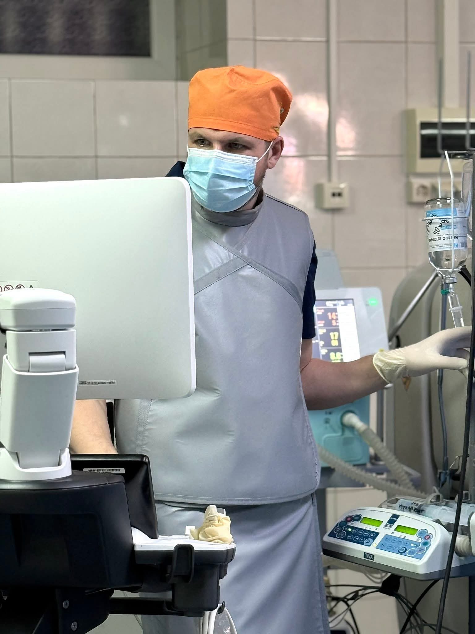 У Вінниці 84-річному пацієнту замінили клапан серця без розрізу грудної клітки