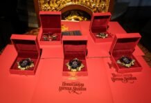 Митрополит Епіфаній відзначив орденами митця Козюка та мецената Філонова