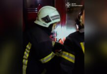 У Вінниці рятувальники екстрено відчинили квартиру, щоб допомогти 80-річній жінці