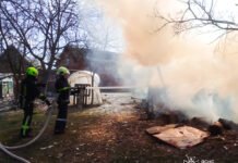 У Сокиринцях, що на Вінниччині, горіла господарська споруда із дровами та сіном