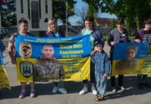 Жителі Липовця вийшли на мирну акцію підтримки родин полонених і зниклих безвісти
