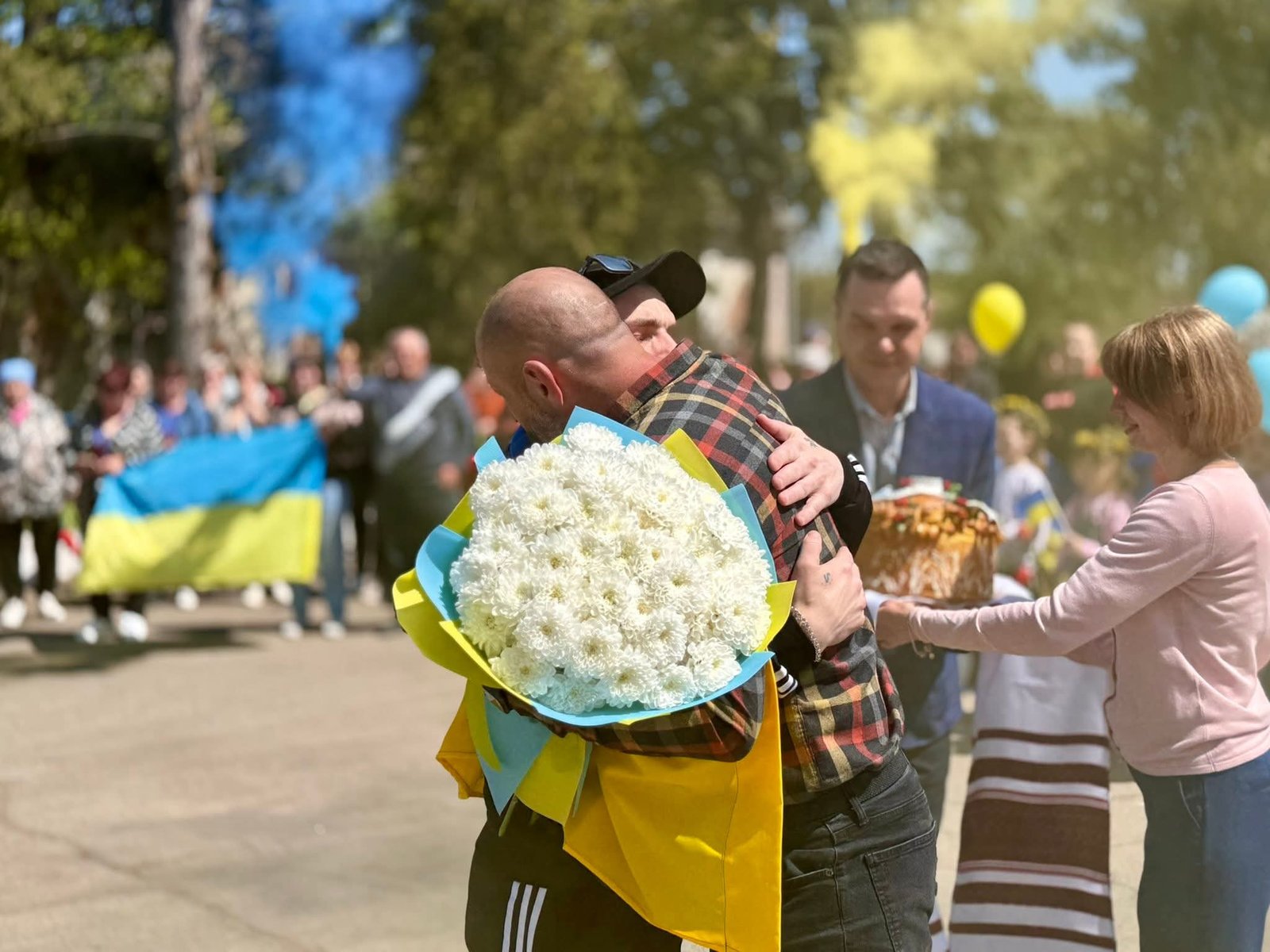 Бершадська громада зустріла звільненого з ворожого полону земляка Едуарда Арсенчука