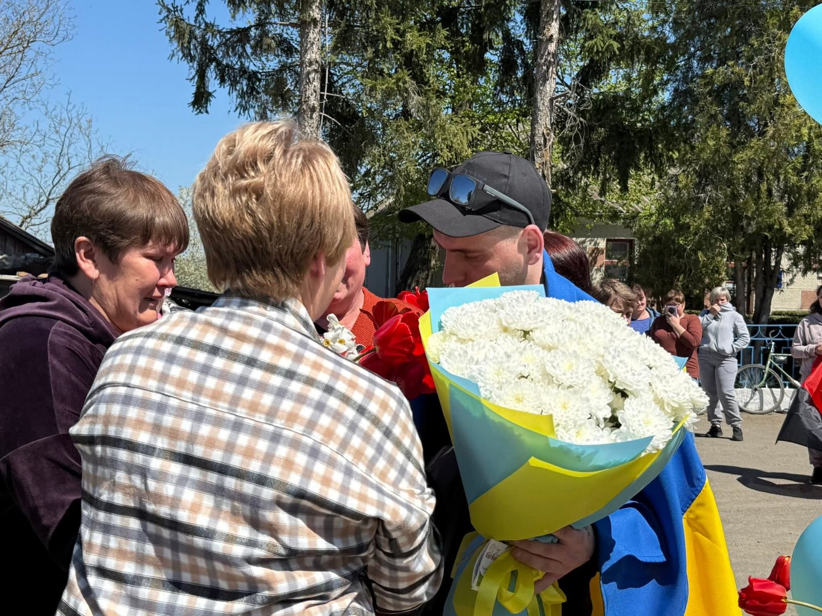 Бершадська громада зустріла звільненого з ворожого полону земляка Едуарда Арсенчука