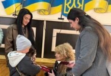 На Жмеринщині родинам полеглих Захисників передали посмертні державні нагороди