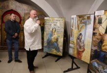 У підземному храмі святих безсрібників Косьми і Даміана презентували мистецький проєкт «Молитва за Україну»