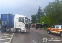 На Гайсинщині зіткнулися вантажівка та рейсовий мікроавтобус: восьмеро людей травмовані