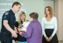 У Вінниці матерям загиблих бійців «КОРДу» вручили почесні знаки