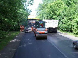 На Південному об’їзді Вінниці оновлюють дорожнє покриття
