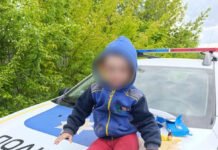 На Вінниччині поліцейські розшукали 2-річного хлопчика, який пройшов 1,5 кілометра