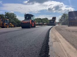 На дорогах Вінниччини за тиждень оновили понад 355 тисяч квадратних метрів покриття