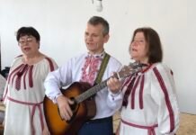 «Липневий акорд для нескорених»: у Вінниці волонтерів підтримали творчим концертом