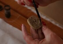 У Вінниці створюватимуть ікони-обереги для військових: усіх охочих запрошують на майстер-клас