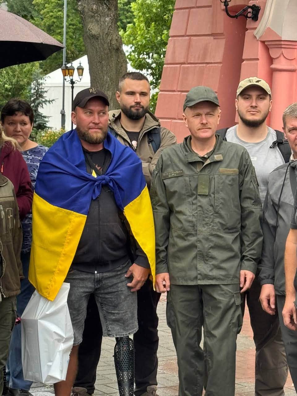 Ветеран із Вінниці пройшов понад 100 кілометрів на протезі заради допомоги...