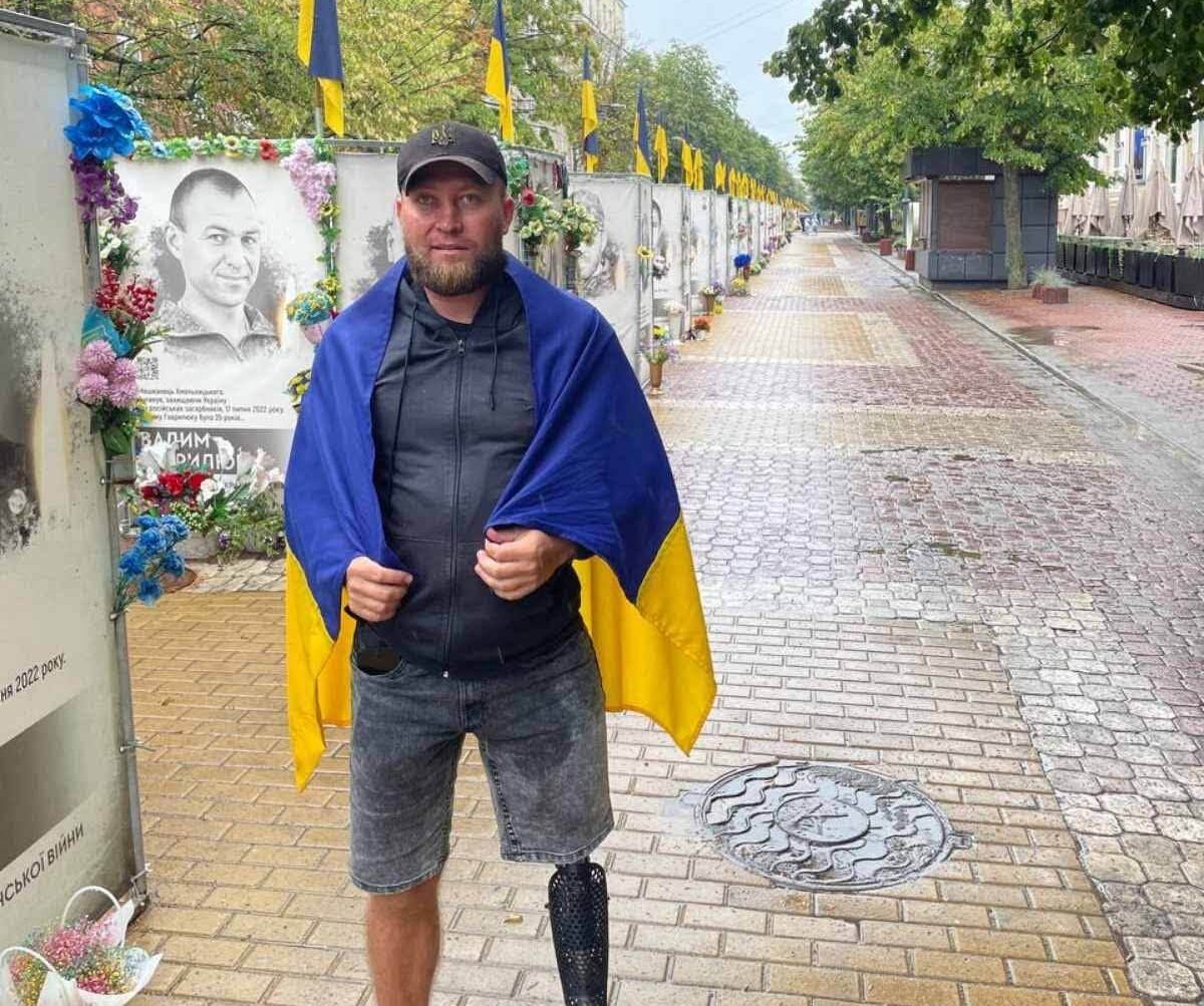 Ветеран із Вінниці пройшов понад 100 кілометрів на протезі заради допомоги...