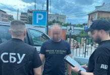 У Вінниці на хабарях викрили митного інспектора та його спільника