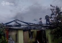 На Вінниччині горіли дах будинку та квартира: постраждала жінка