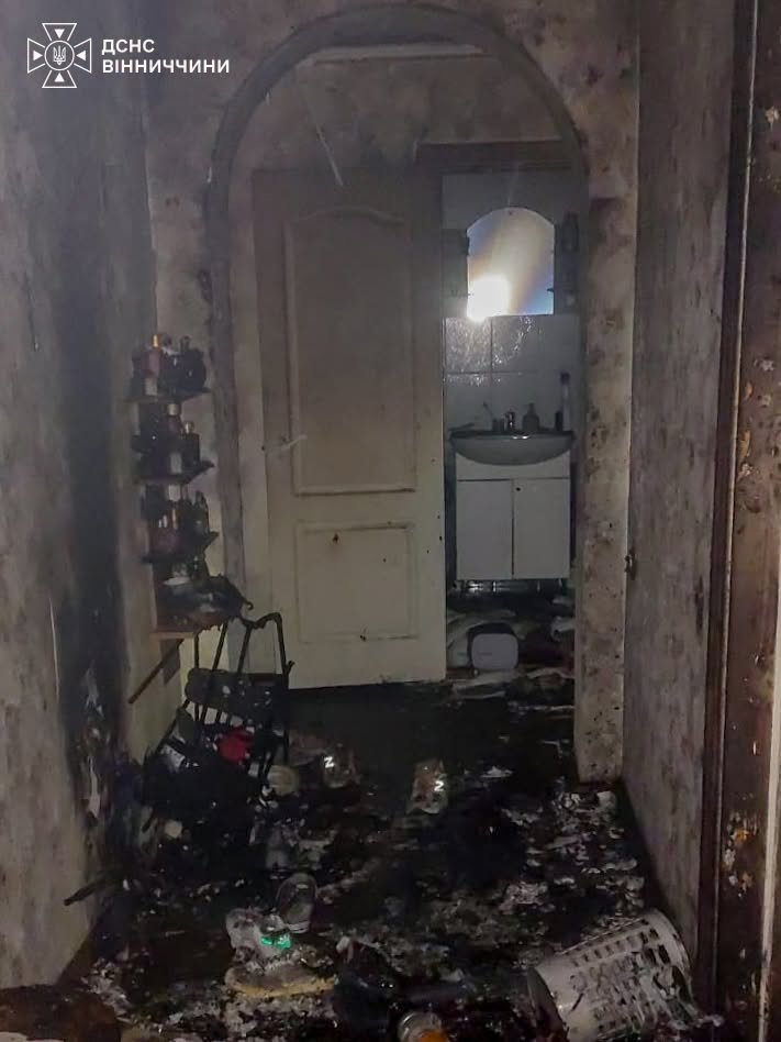 На Вінниччині горіли дах будинку та квартира: постраждала жінка