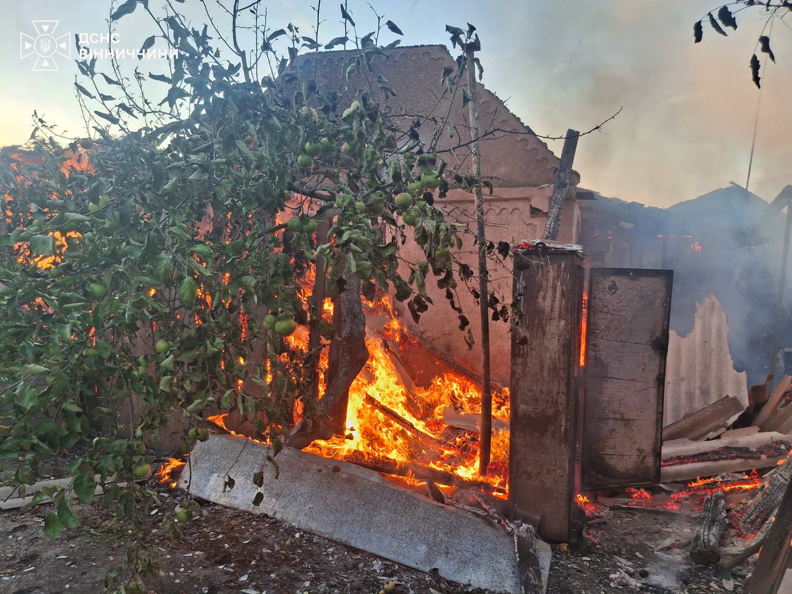 За добу на Вінниччині сталося 12 пожеж: вогонь охопив понад три...