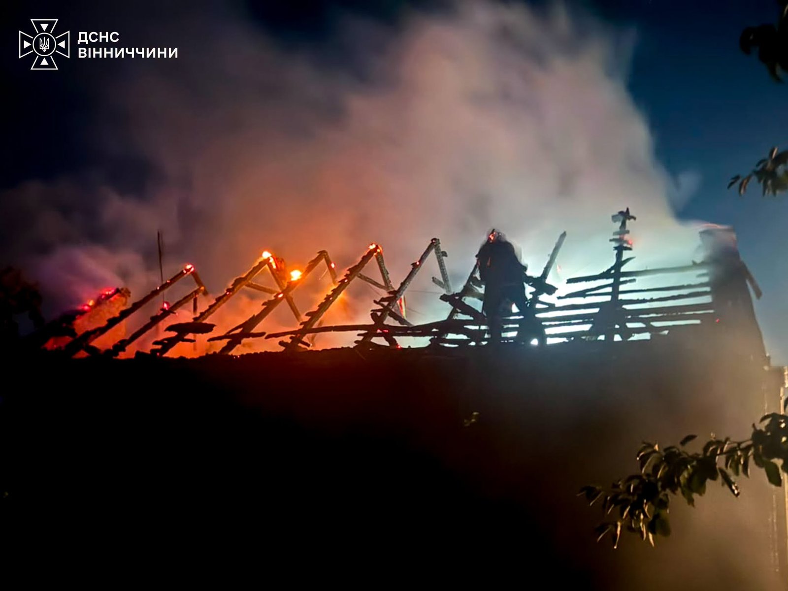 Горіли будинки, господарські споруди та дитячий майданчик: на Вінниччині за добу...