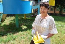 «Змінити світ навколо себе»: вінницька блогерка-клінерка самотужки відновлює дитячий майданчик