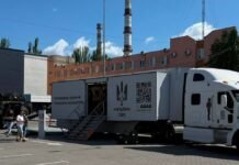 Еліта СБУ у Вінниці: біля ТРЦ «Мегамолл» розгорнули унікальний мобільний рекрутинговий комплекс